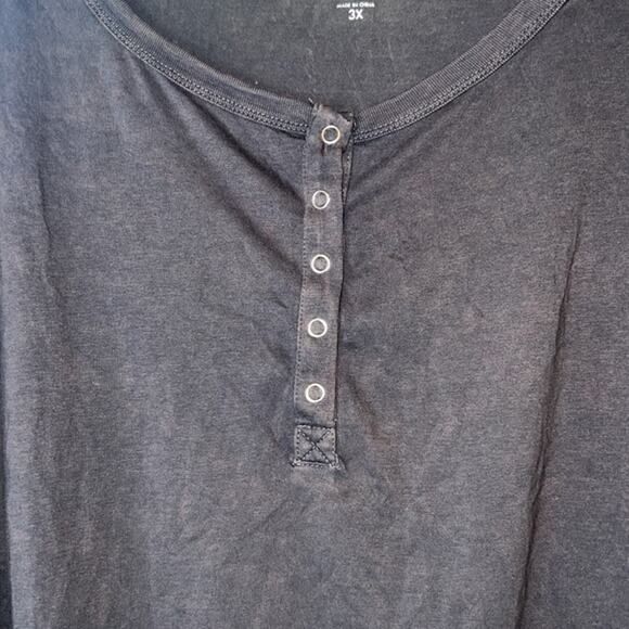 Rebellious One Ladies Charcoal Gray Twist Front Quarter Button Up Top, Size 3X - Picture 4 of 5